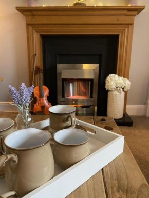 The Ramblers Rest - whole apartment - pet friendly - close to amenities and walks